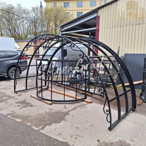 Кованые козырьки в храме