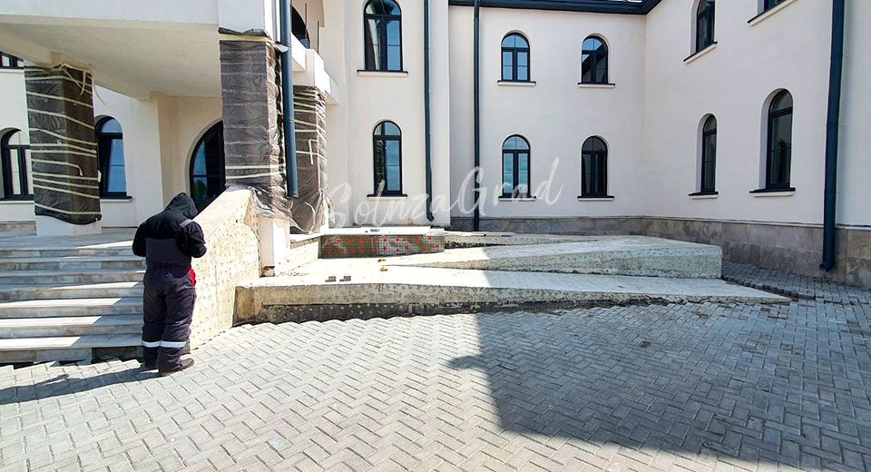 Кованые изделия в подворье Патриарха Московского и Всея Руси